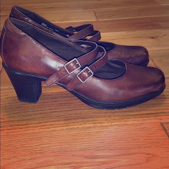 Clarks Shoes - Brown Clarks bendables Mary Jane’s 7 1/2